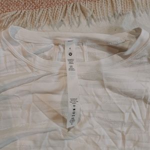 Lululemon size 6 mesh winger print white long sleeve tee